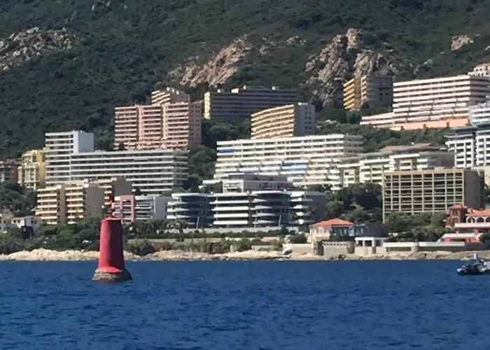 Appartement T3 Classé 3 étoiles Vue Avec Terrasse ,plage 2 Minutes à Pied